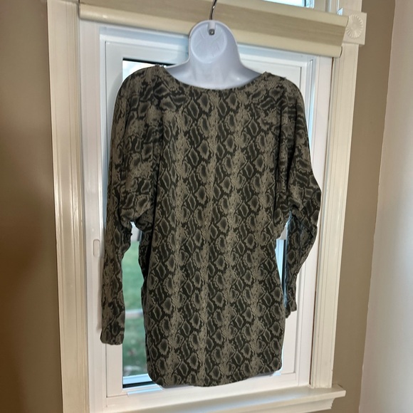 Snake skin print batwing top - Picture 4 of 6